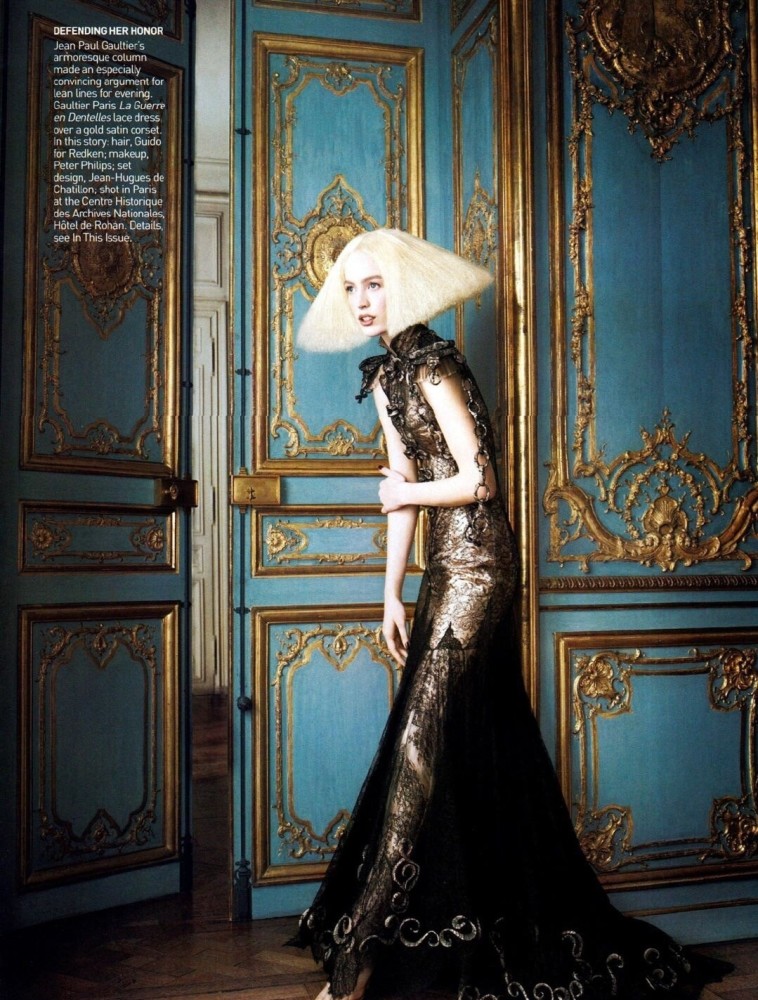 时尚OR古典？经典之间的碰撞超吸引人，华丽裙装彰显女王攻气