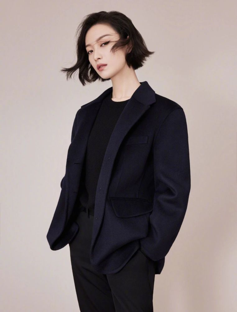 “脸大”偏偏还剪了短发？不久靠这几招，修饰脸型连倪妮都用上了