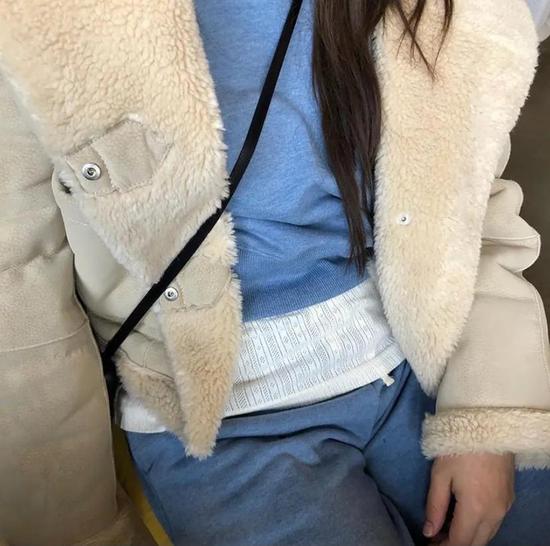 约会必备:韩国女孩的软妹风毛衣