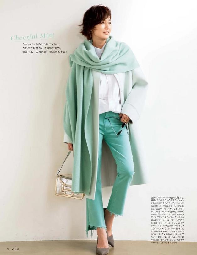 50岁左右的女人建议少穿卫衣，学这位博主的搭配优雅又大方