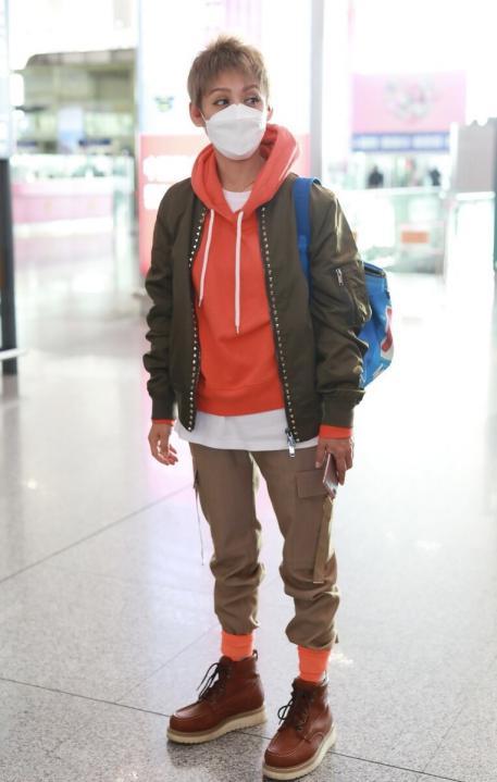 “袜子包裤脚”，保暖又时髦！