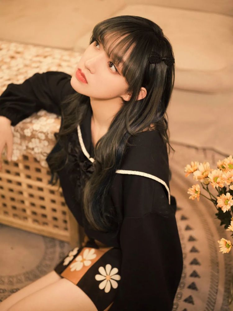 程潇穿火了一种搭配叫“娃娃风”，穿搭甜美配饰减龄太可爱