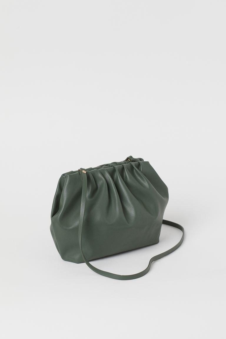 H&M 值得入手的4款推荐包包！百元以内的时髦又实用的包包