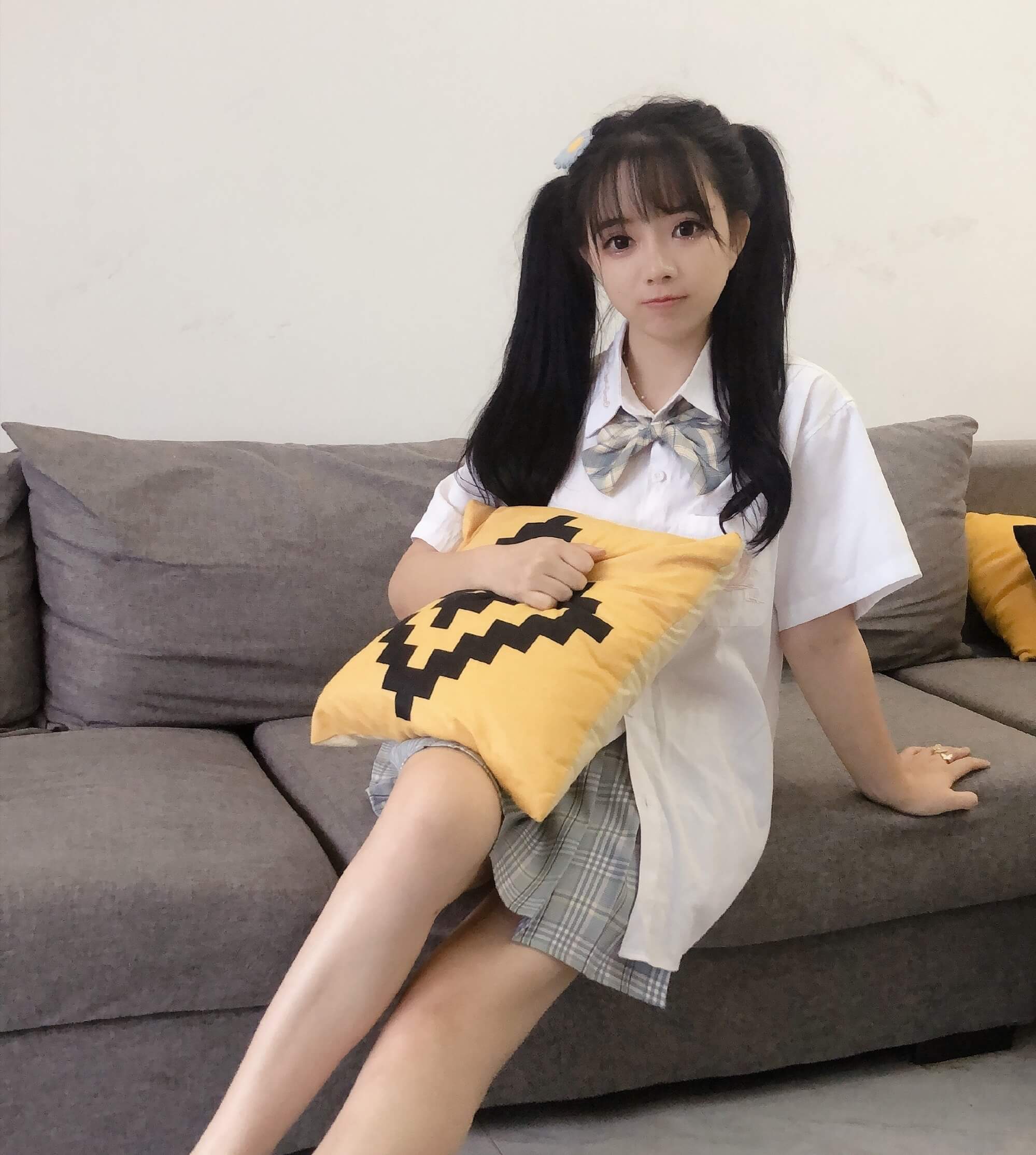 别再说王奕萌胖了，最新健身后照片曝光，瘦得锁骨都能养鱼了