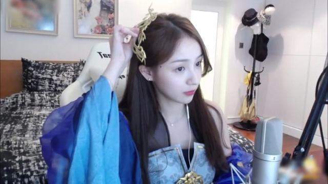 绝了!B站知名Coser演绎逆水寒女九灵,反季节秀逆天身材