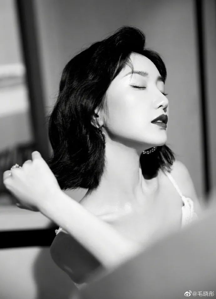 毛晓彤也对港风真香了?!