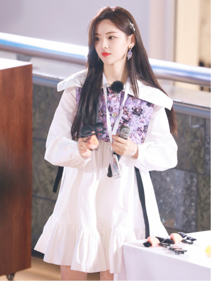 杨超越穿白色连衣裙,软萌可爱把少女的美好表现得淋漓尽致!