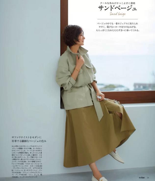 50岁左右的女人建议少穿卫衣，学这位博主的搭配优雅又大方