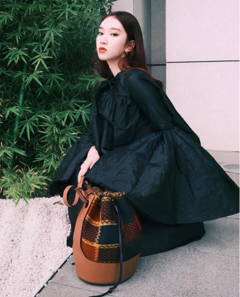 秋冬换新包?女明星人手一个的秋冬新季包包,太百搭了