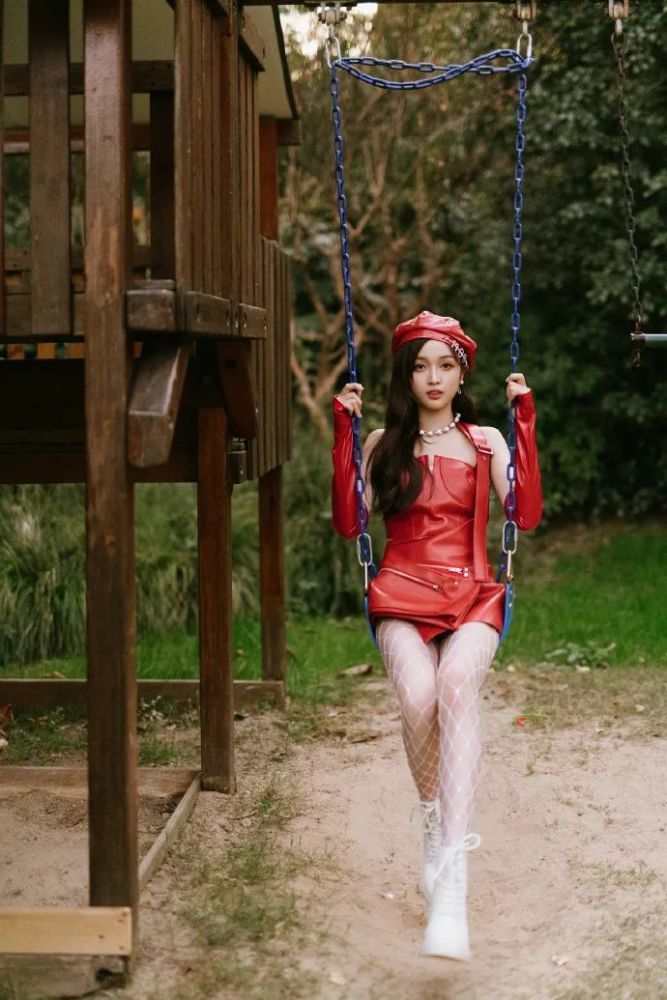 今秋人手一顶的帽子你买了吗？学不会吴宣仪这几个套路，够潮也白搭