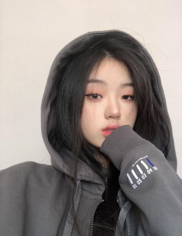 18岁单依纯唱哭观众,这颜值太惊艳了