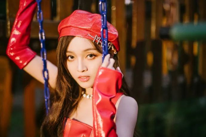 今秋人手一顶的帽子你买了吗？学不会吴宣仪这几个套路，够潮也白搭