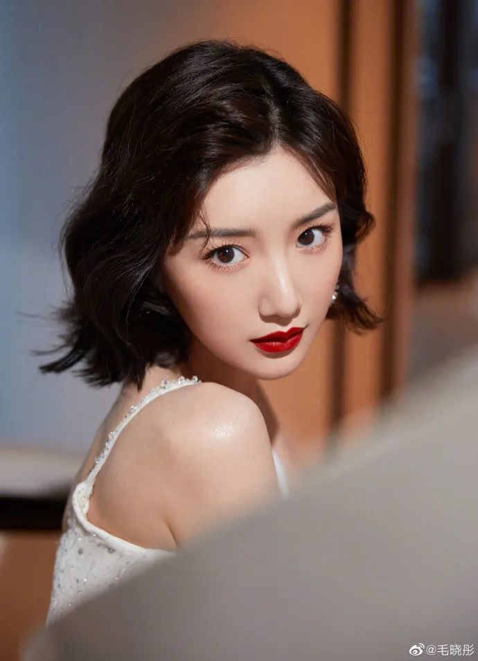 毛晓彤也对港风真香了?!