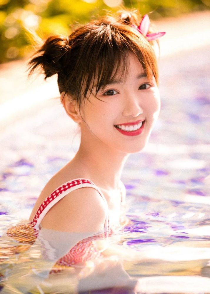 毛晓彤也对港风真香了?!