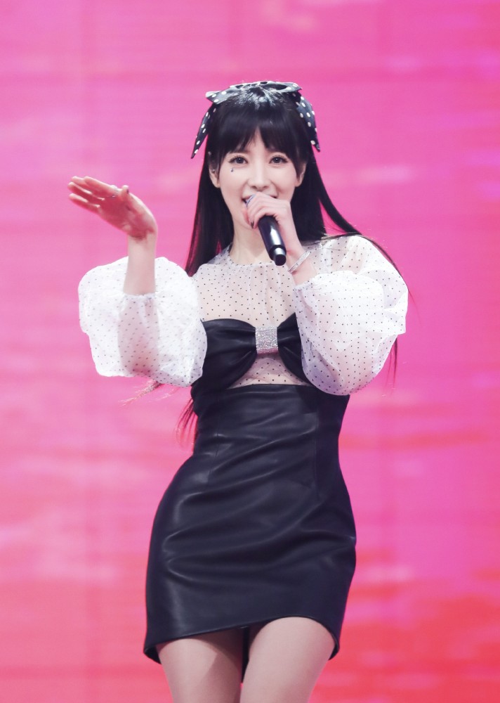 司雯嘉被网友调侃真“皇族”,能力一般资源逆天