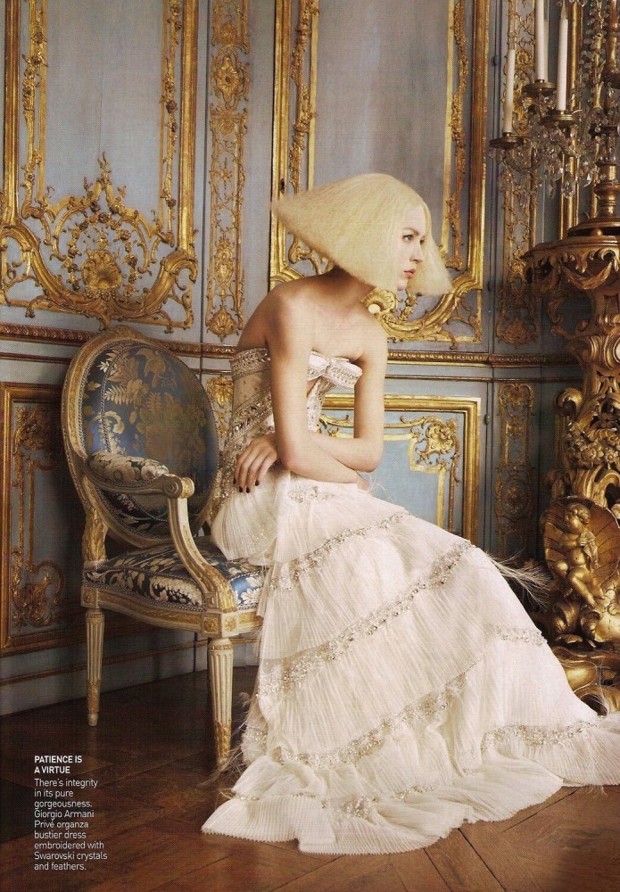 时尚OR古典？经典之间的碰撞超吸引人，华丽裙装彰显女王攻气