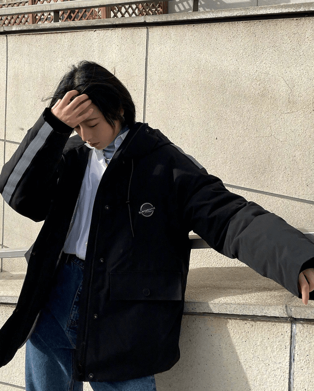 周雨彤衬衫叠穿高领衫,完美演绎秋冬时尚搭配
