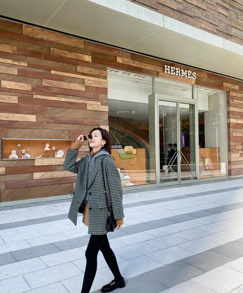 要想穿搭有层次显档次，这些搭配技巧学一下，让你日常穿衣更高级