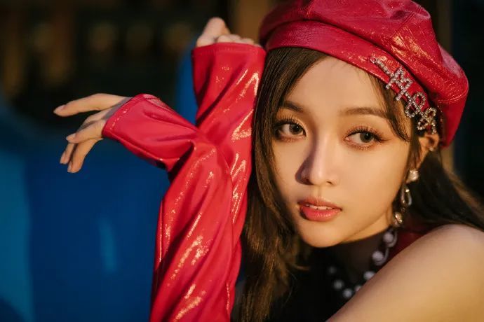 今秋人手一顶的帽子你买了吗？学不会吴宣仪这几个套路，够潮也白搭