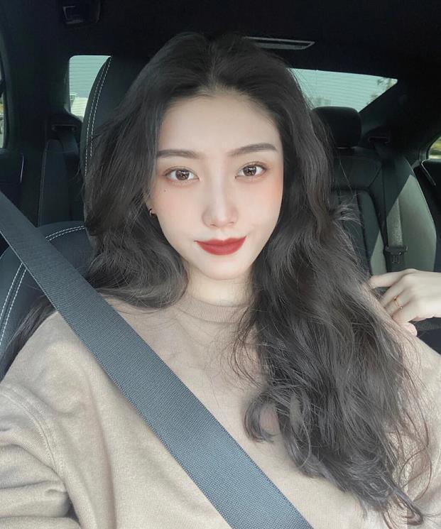 四五十岁长脸女人留这几种发型，一看就显气质