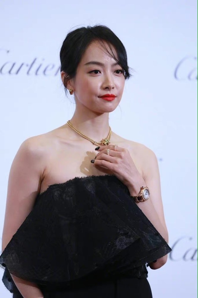 宋茜无修图也美得惊艳,黑色穿出了优雅