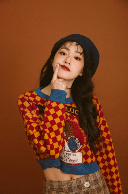 你还只知道小银花?杨肸子穿“马戏服”亮相,搞怪形象惹人爱