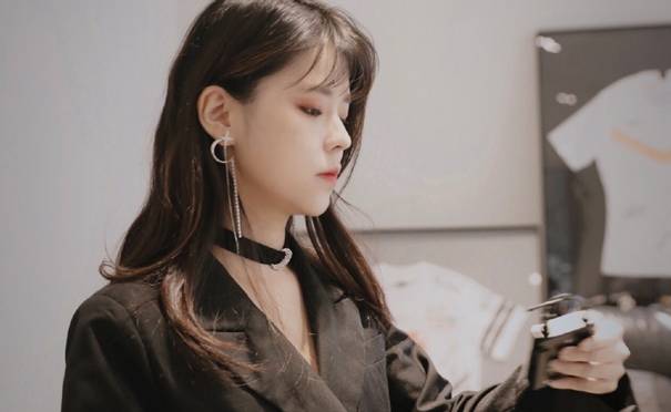 沫子坦言找对象太难，电竞圈太乱，别人都是贪图她的美色？