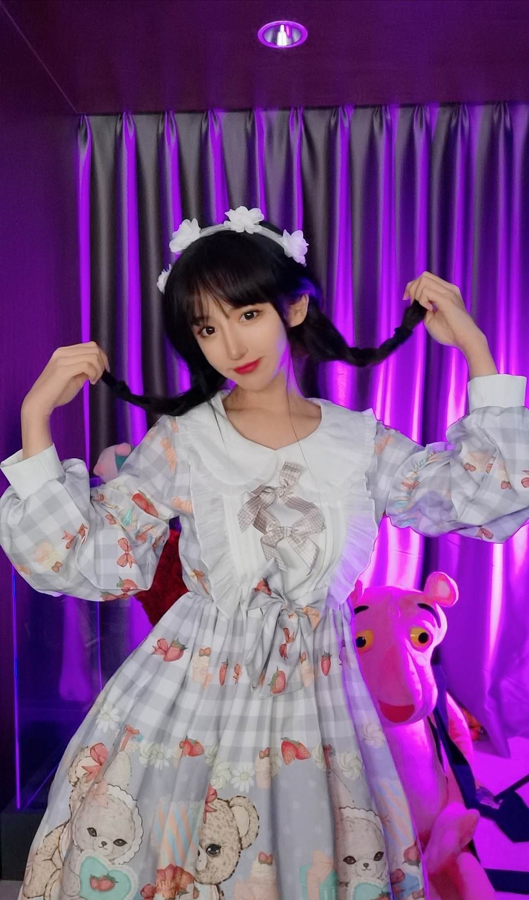 呆妹儿转型失败？穿Lolita扮嫩引反感，眼睛还一大一小不协调