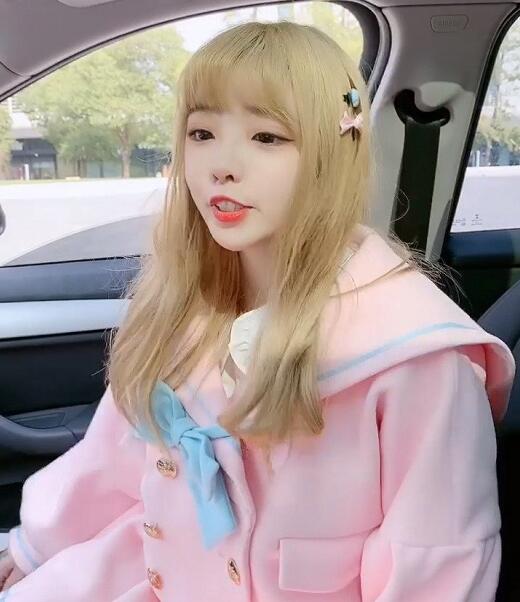 郝一点开直播被质疑美颜过度，用小号怒怼：我开了80级美颜