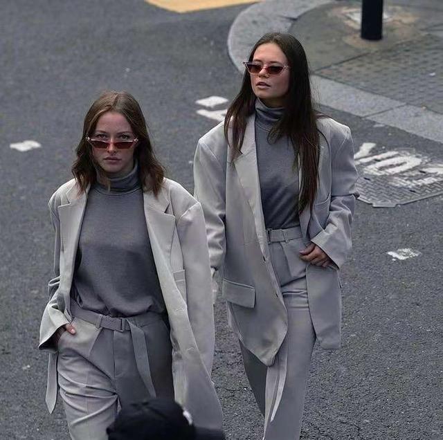 2021年流行色之极致灰,7种配色简单高级让你穿出气质美