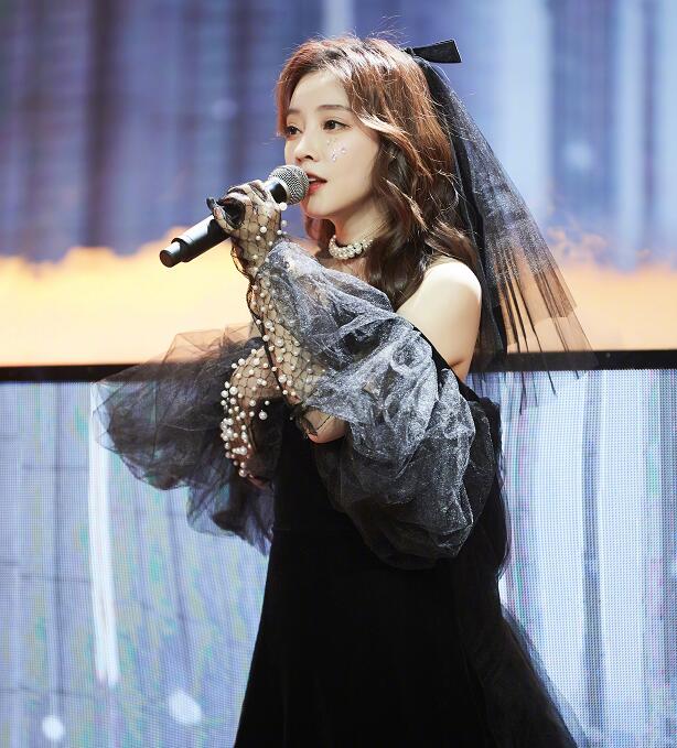 冯提莫B站直播一周年,这一年她终于圆了自己的明星梦