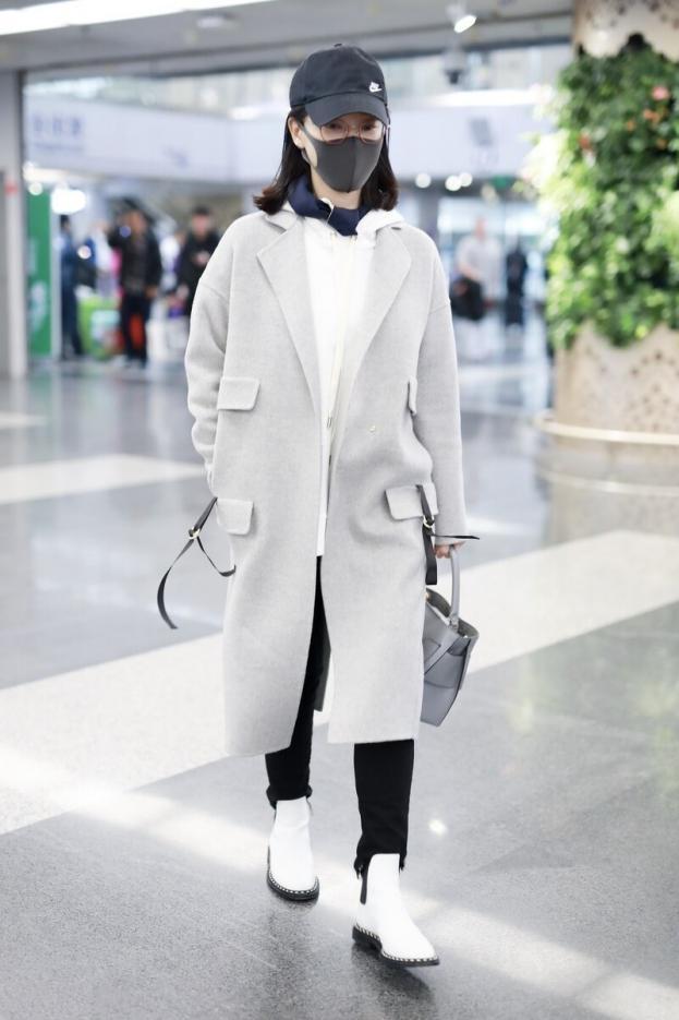 2021年流行色之极致灰,7种配色简单高级让你穿出气质美