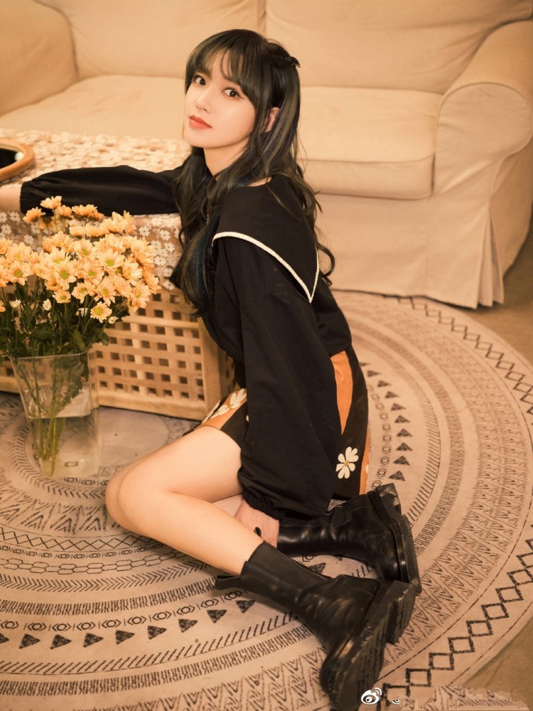 程潇的刘海可爱秀气,没刘海的时候又大方干练,简直就是小仙女