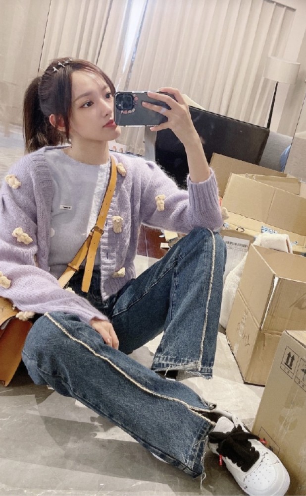 程潇的刘海可爱秀气,没刘海的时候又大方干练,简直就是小仙女