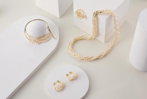 UR曜「簇锦」系列套装，倾情演绎撩人心动的温柔气质