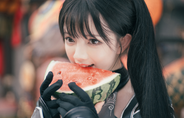 顶级"女陪玩"现状：咬米520元一小时，王奕萌成cos圈红人