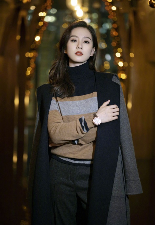 刘诗诗身穿仙气连衣裙配精致珠宝，封面大片释出！