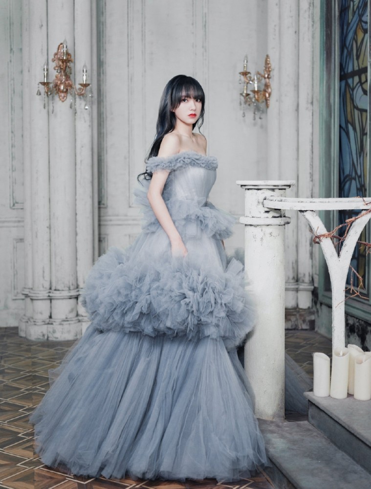 程潇的刘海可爱秀气,没刘海的时候又大方干练,简直就是小仙女