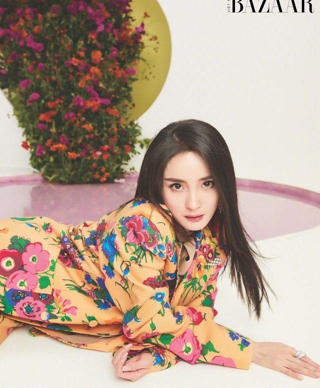 杨幂登越南版杂志封面，露侧脸别有味道，充满了故事感