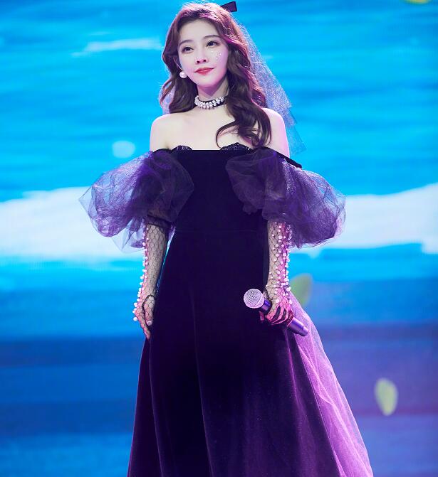 冯提莫B站直播一周年，这一年她终于圆了自己的明星梦