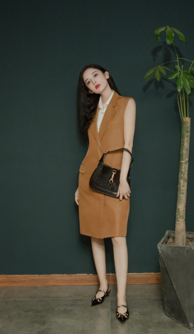 娜扎这身材穿礼服秀身材，简直让人羡慕了