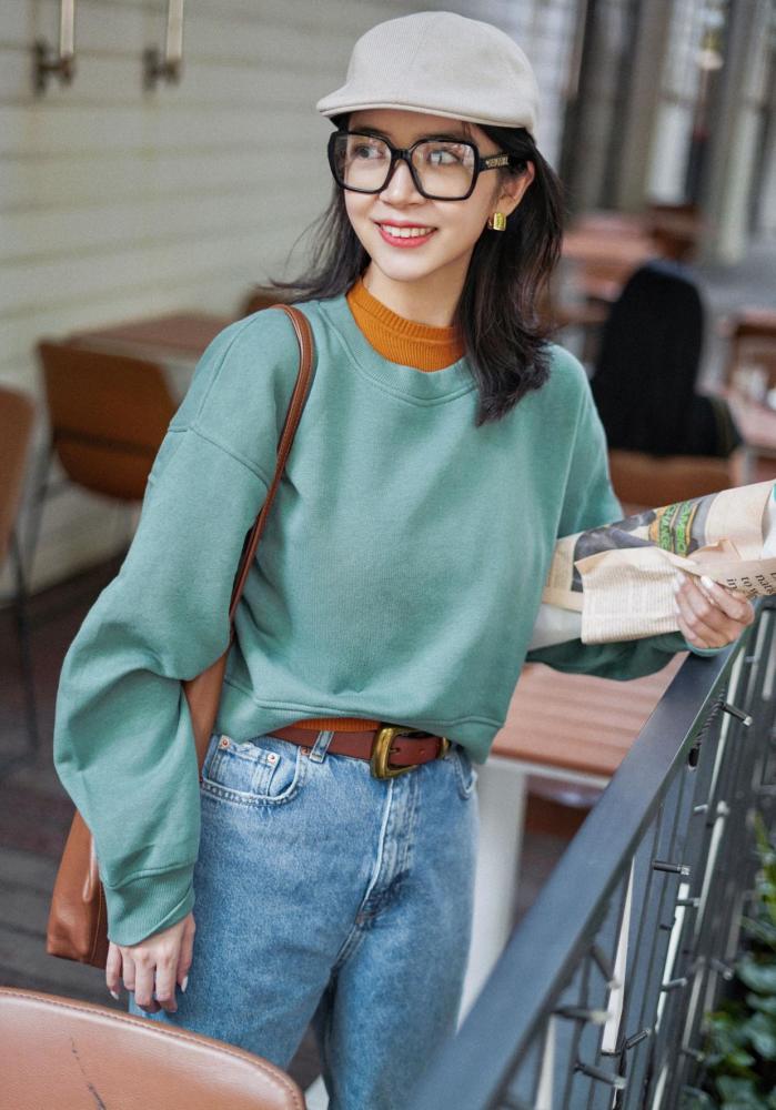 “绿色+棕色”听起来不靠谱,但穿起来却高级又显白,越看越喜欢