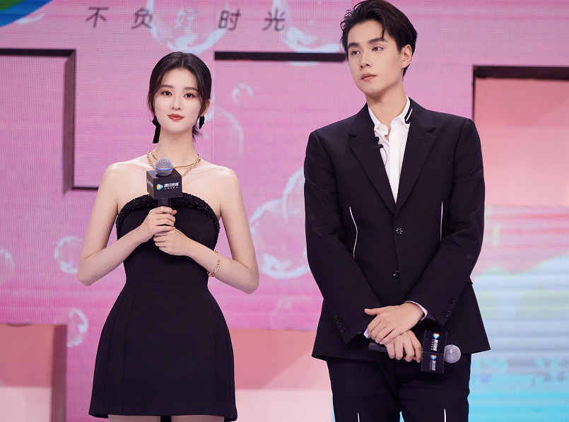 乔欣生图又白又瘦,这腿真的绝了