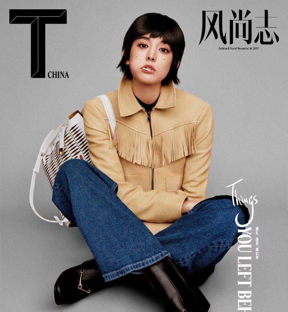 娜扎有颜任性！戴30厘米熊皮帽，点痣穿垫肩裙太拉风