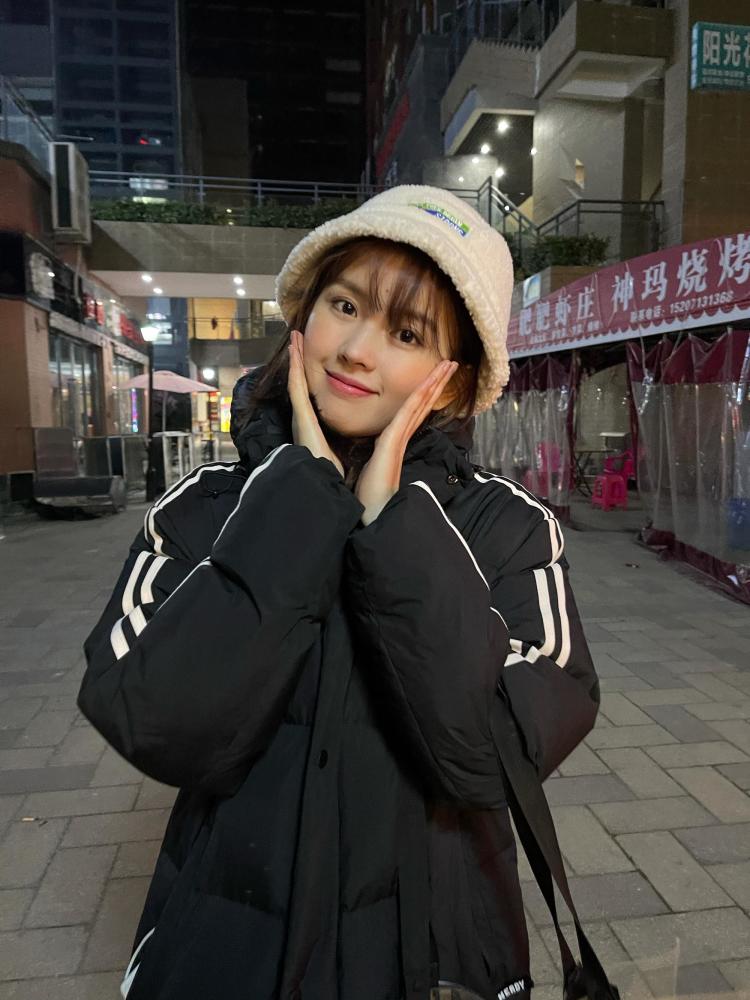 撞脸港星叶蕴仪，曾是南昌大学校花，穿黑色羽绒服清纯如初恋