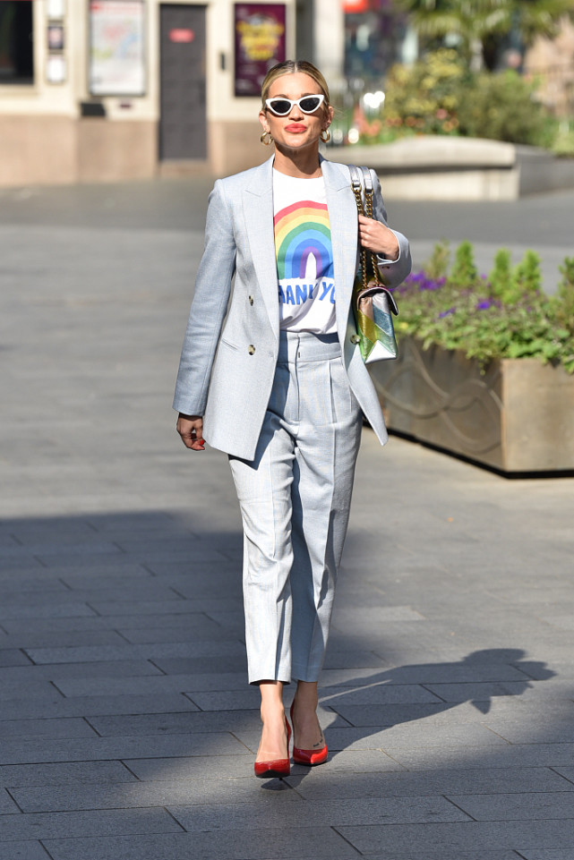 彩虹色的魅力穿了才知道,什么服装都能搭,学会一种就足够了