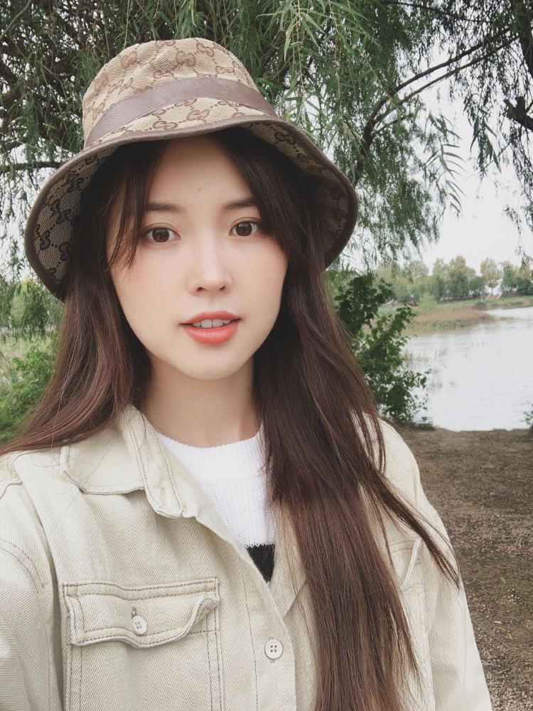 撞脸港星叶蕴仪，曾是南昌大学校花，穿黑色羽绒服清纯如初恋