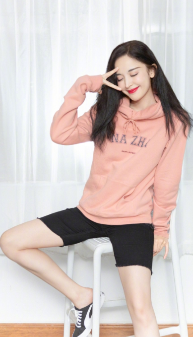 娜扎这身材穿礼服秀身材，简直让人羡慕了