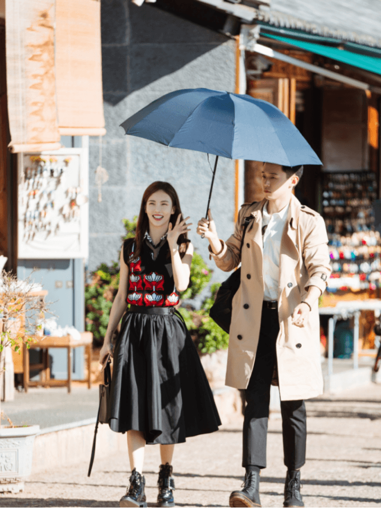 金晨真是典型的“斩男”型美女!背心搭蓬蓬裙甜美可爱,衣品超棒