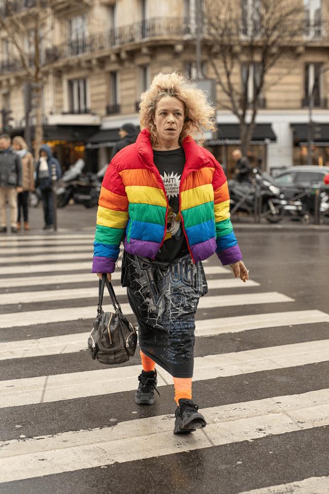 彩虹色的魅力穿了才知道,什么服装都能搭,学会一种就足够了